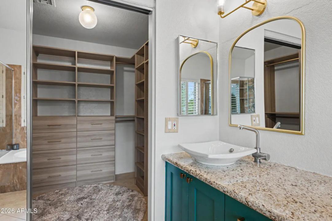 Real Estate Picture 42