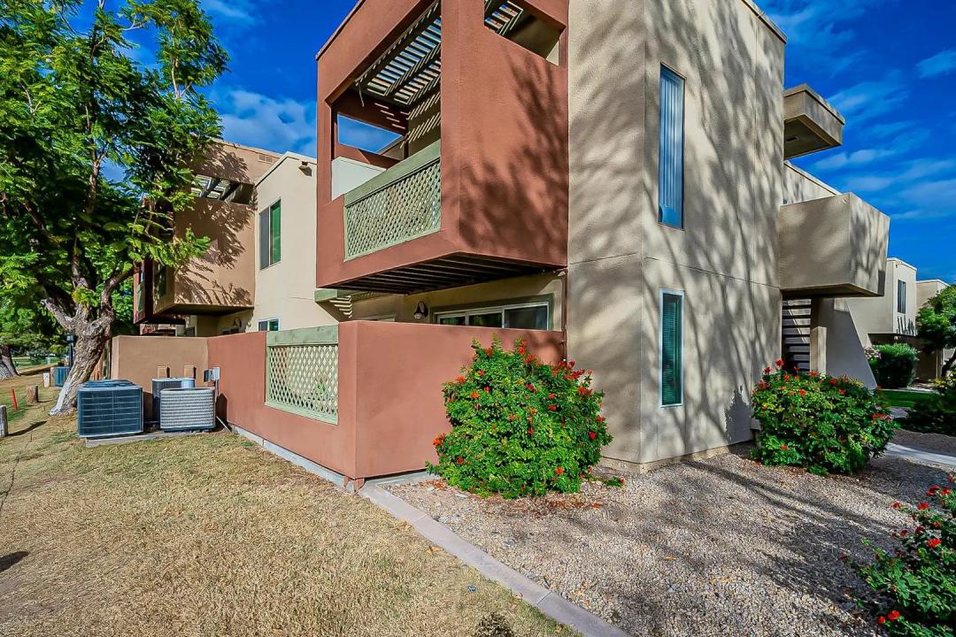 Real Estate Picture 3