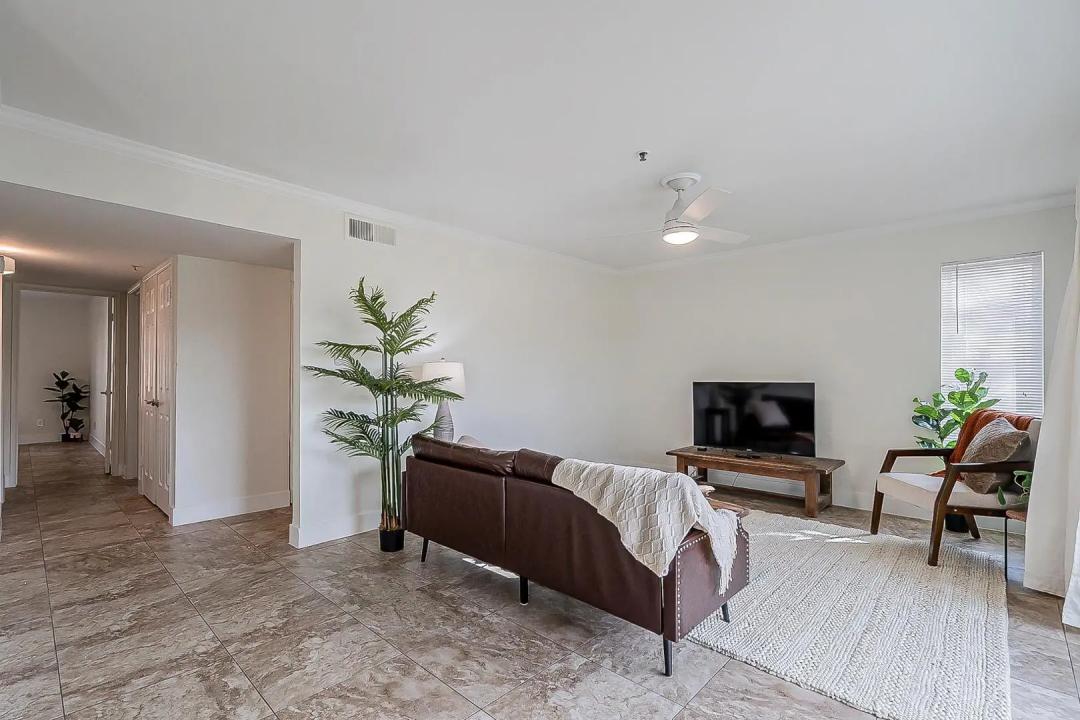 Real Estate Picture 10