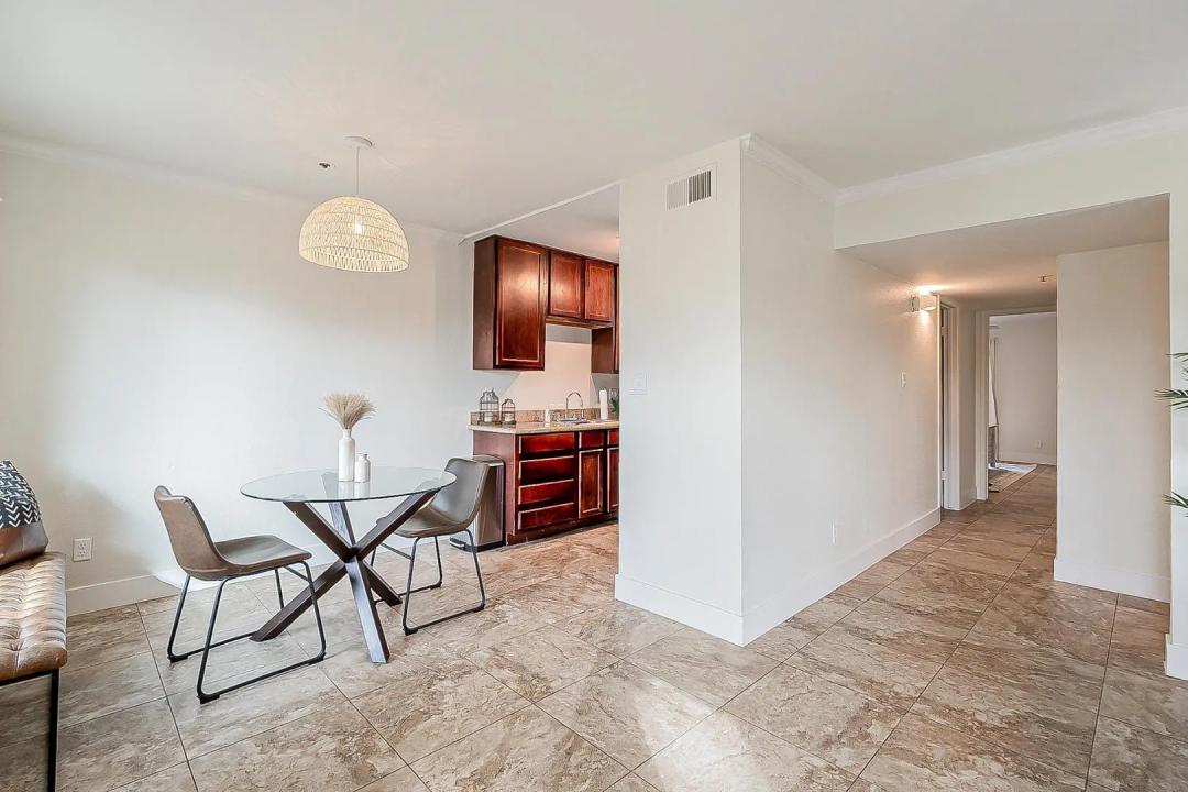 Real Estate Picture 14