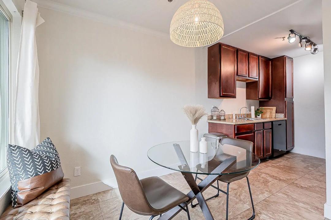 Real Estate Picture 15