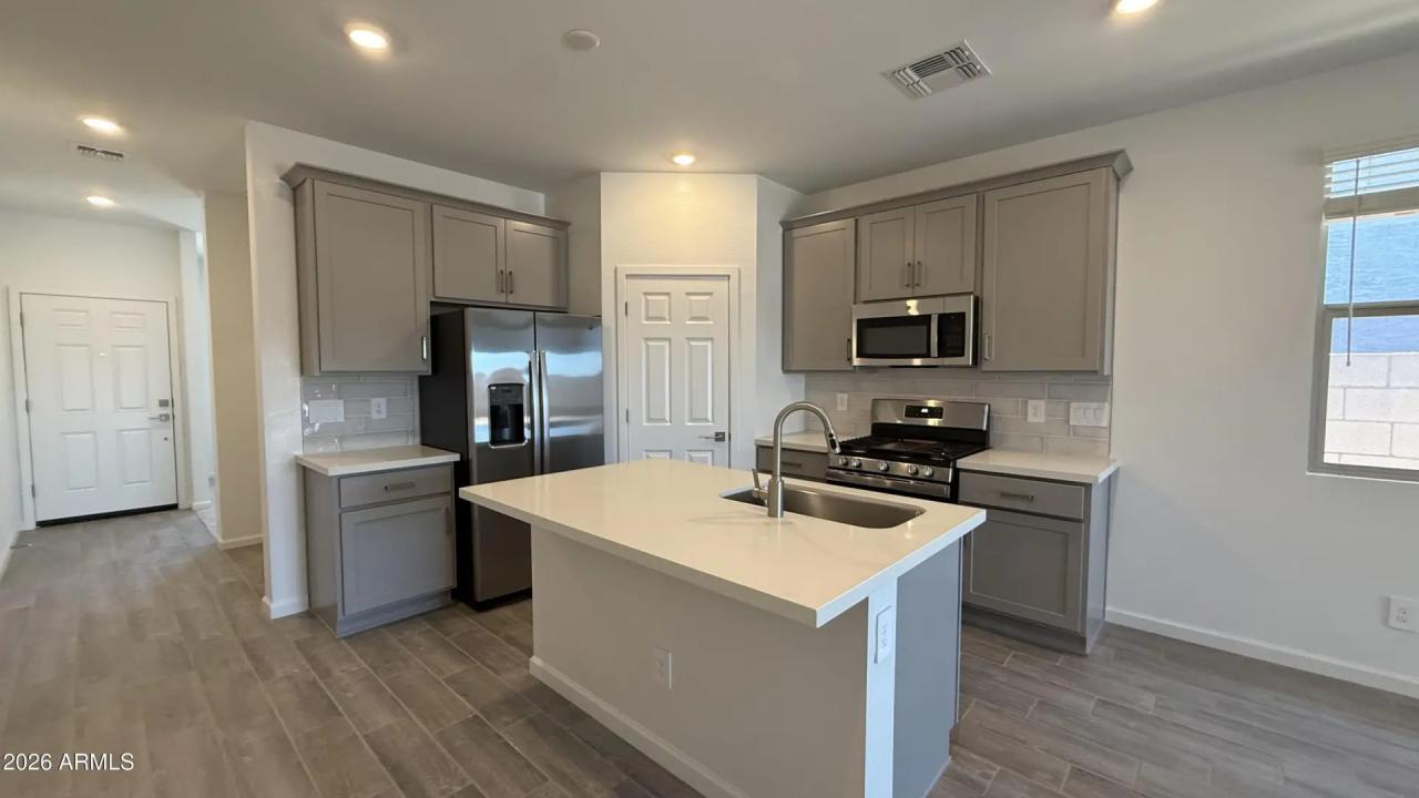 Real Estate Picture 3