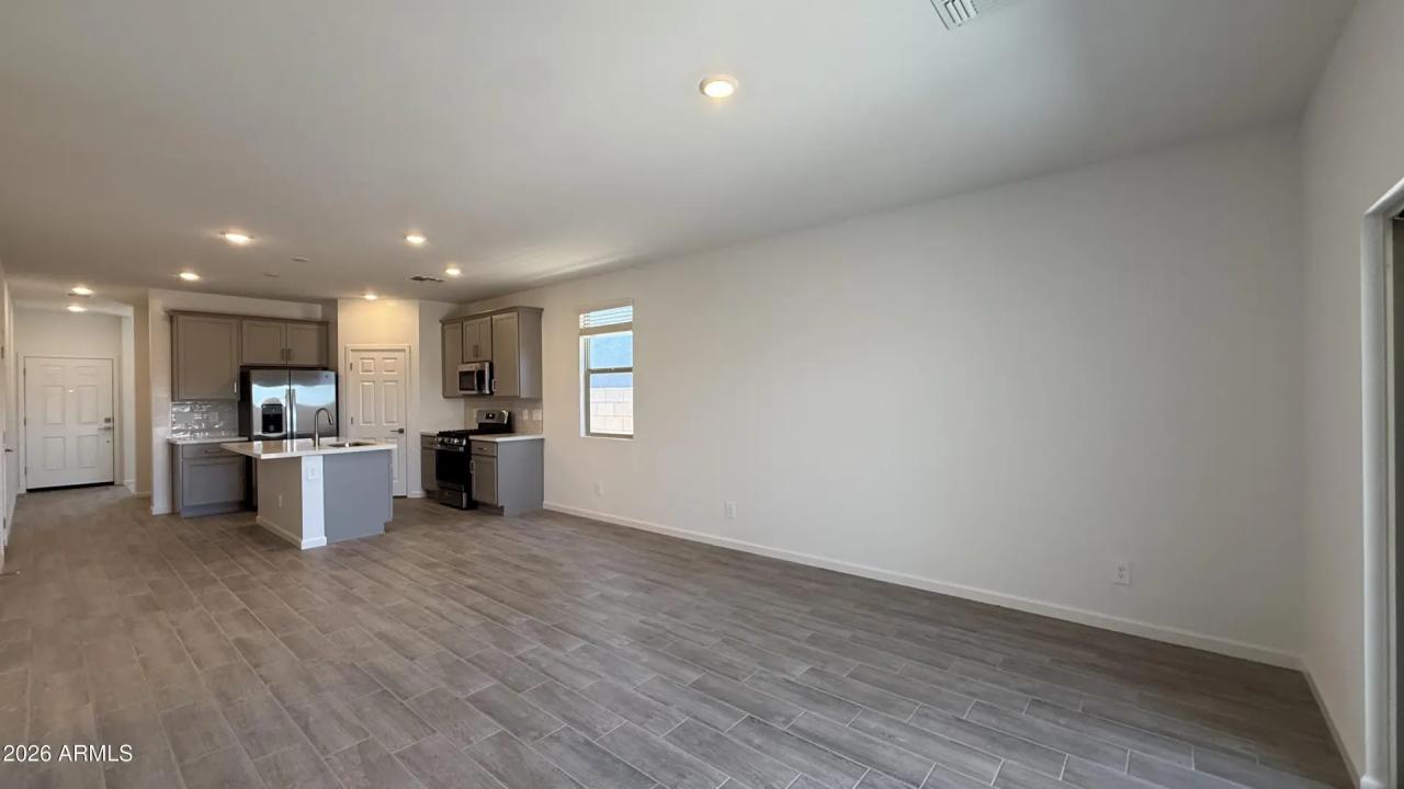 Real Estate Picture 4