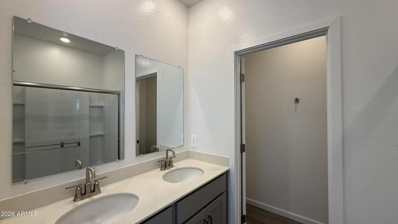 Real Estate Picture 7