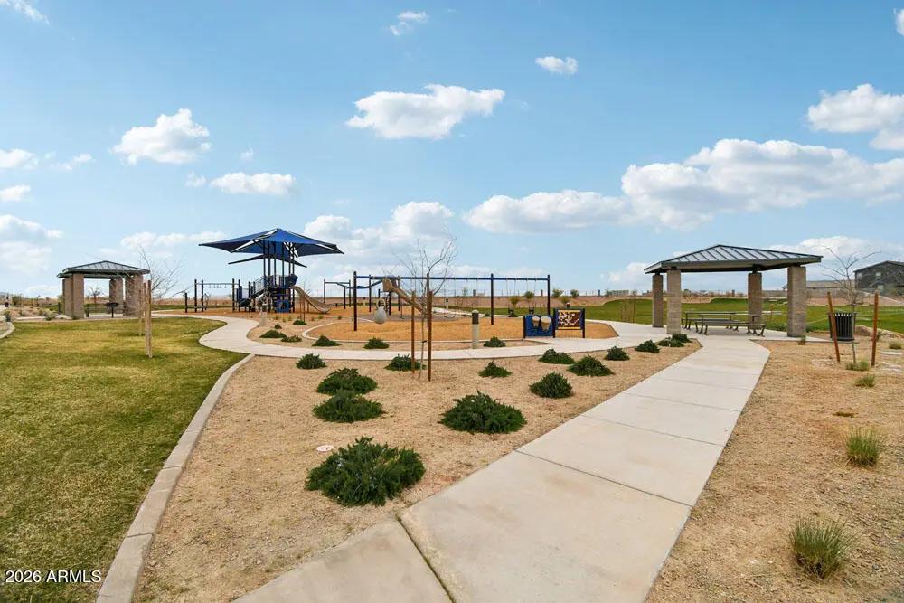 Real Estate Picture 22