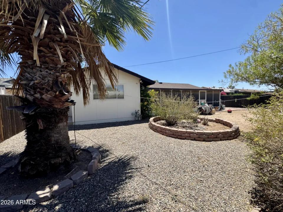 Real Estate Picture 4