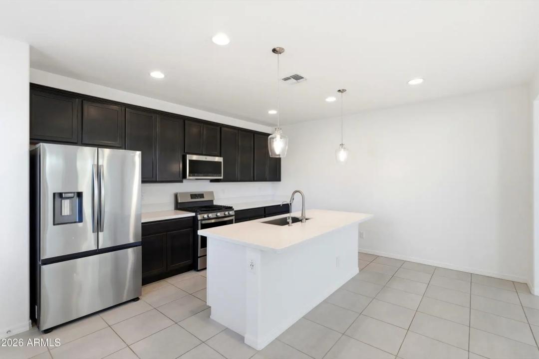 Real Estate Picture 3