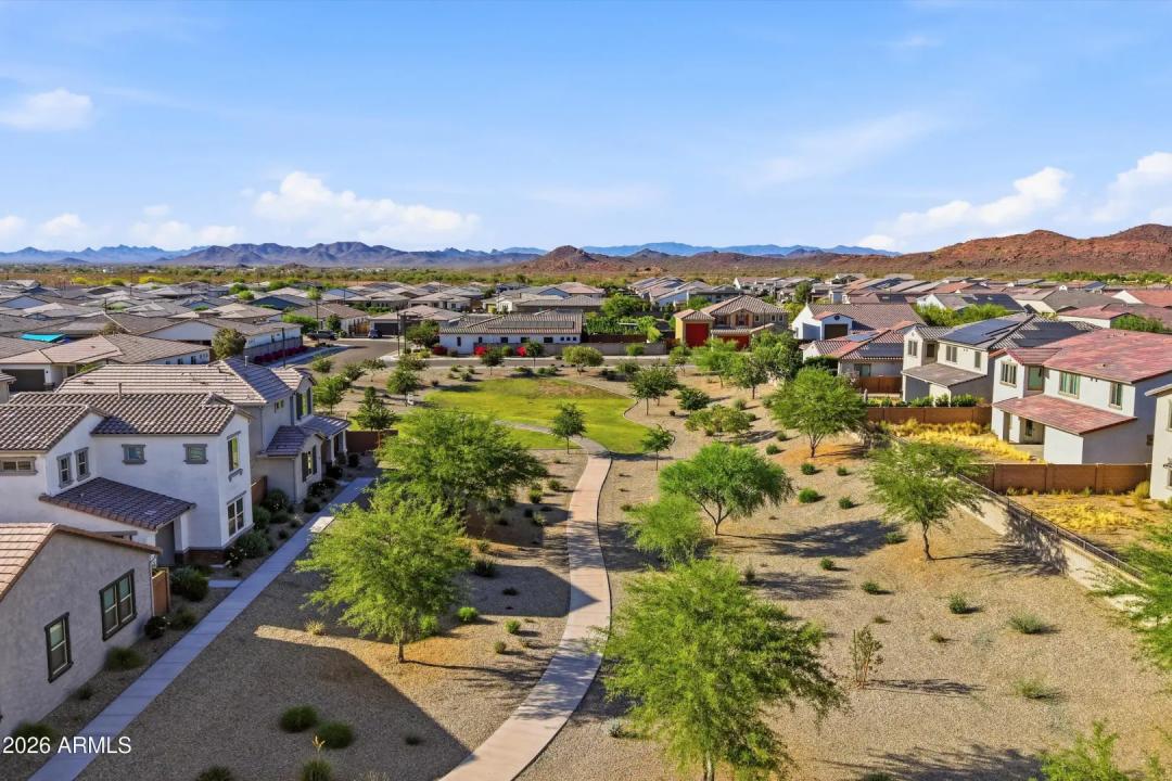 Real Estate Picture 34