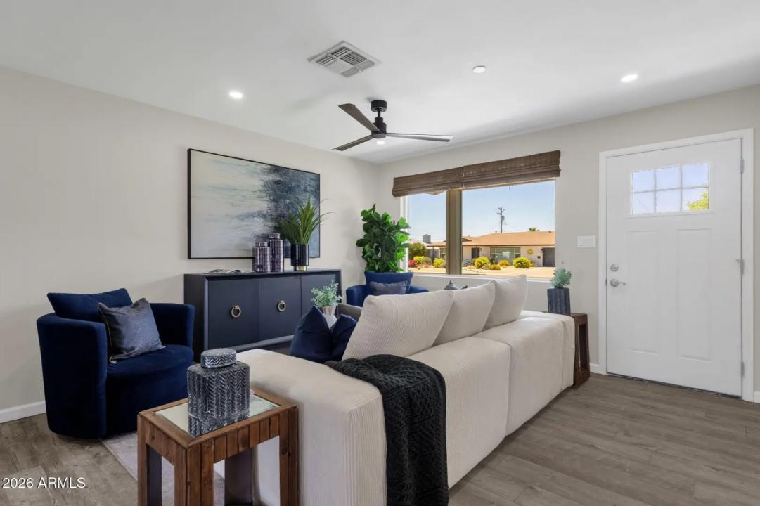 Real Estate Picture 4