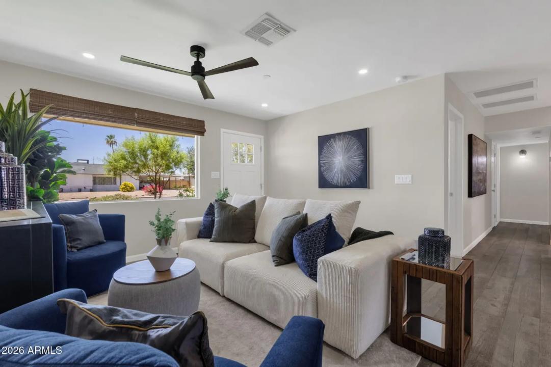 Real Estate Picture 5