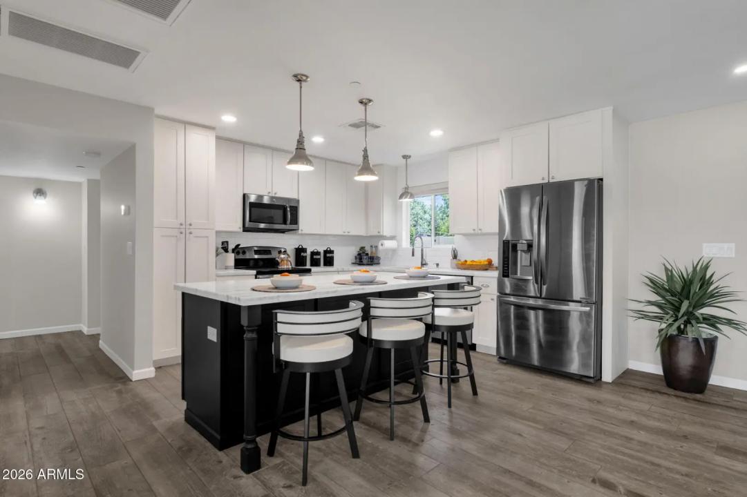 Real Estate Picture 8