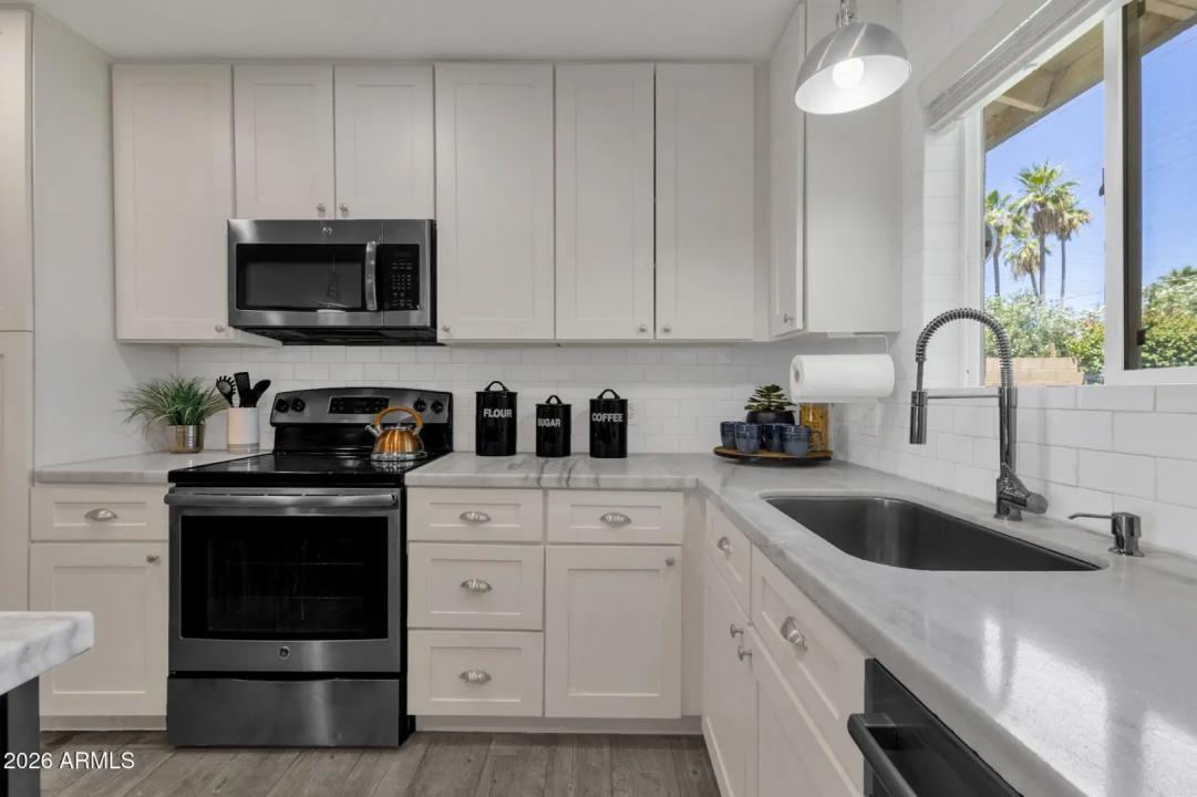 Real Estate Picture 11