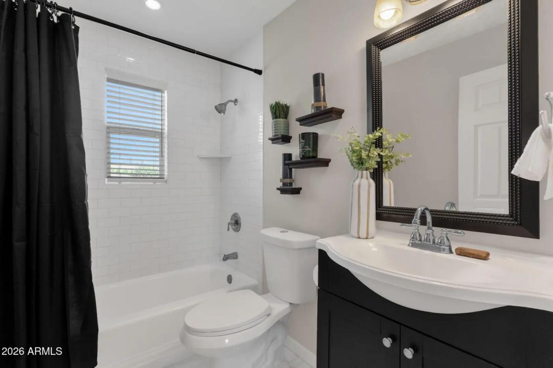 Real Estate Picture 14