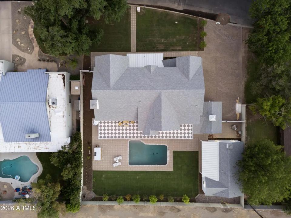 Real Estate Picture 30