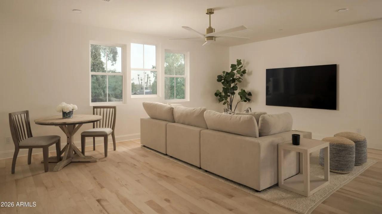 Real Estate Picture 11