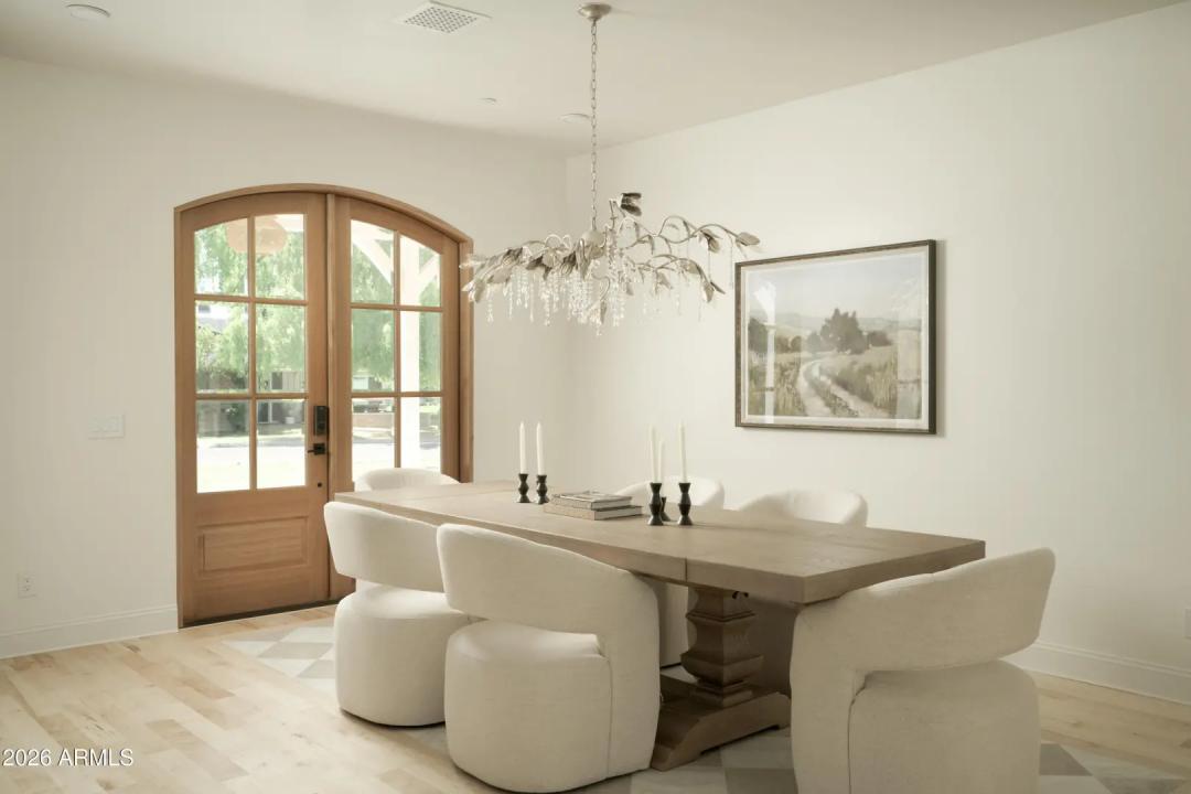 Real Estate Picture 8