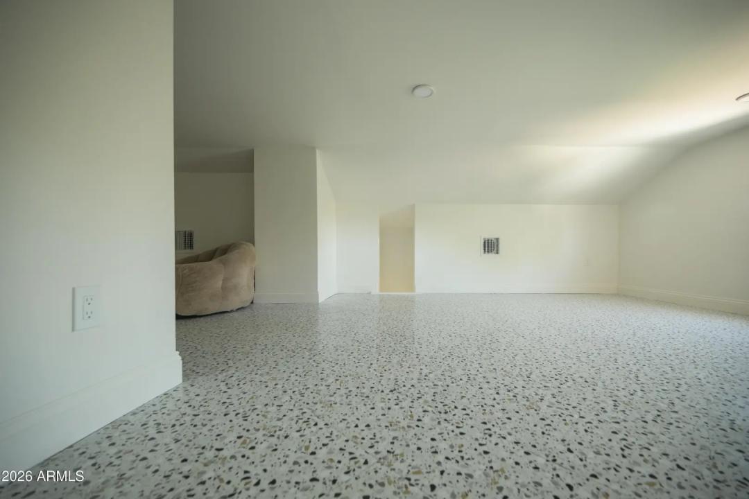 Real Estate Picture 32