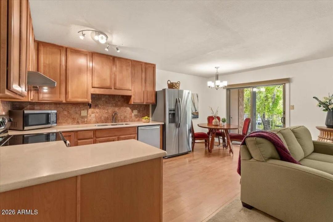 Real Estate Picture 4