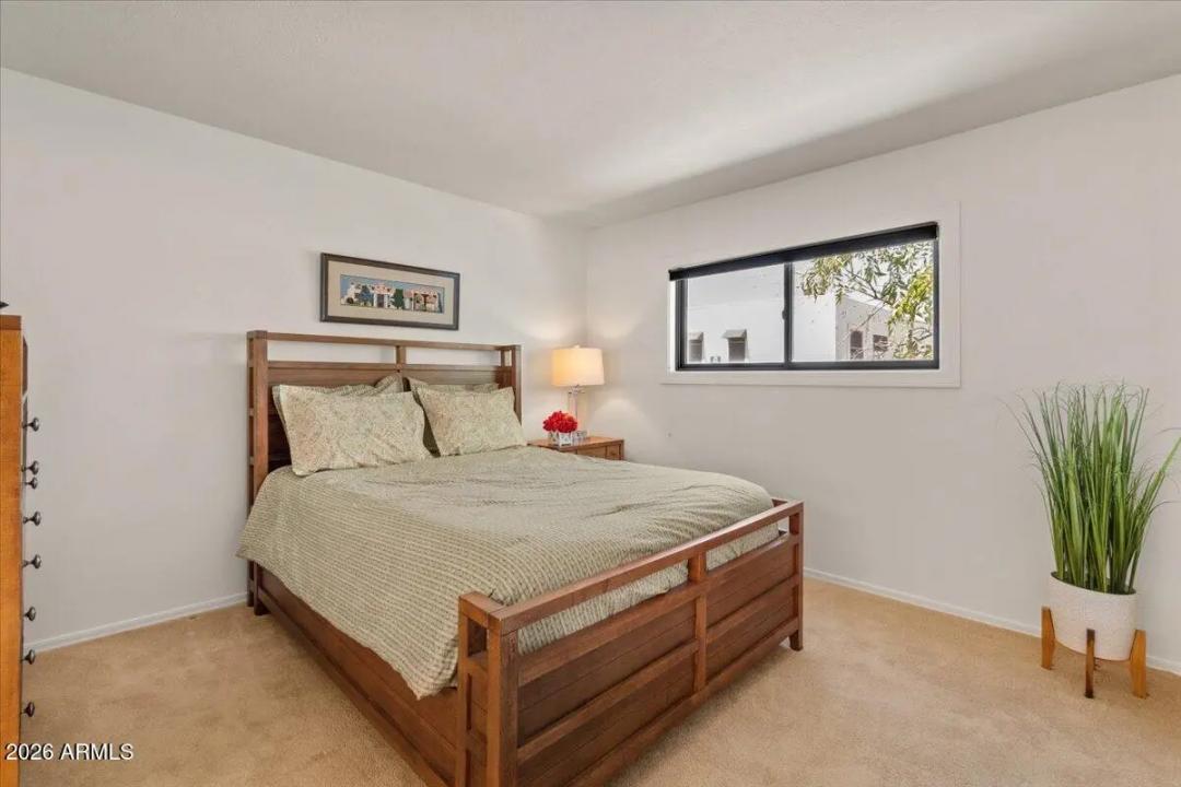 Real Estate Picture 8