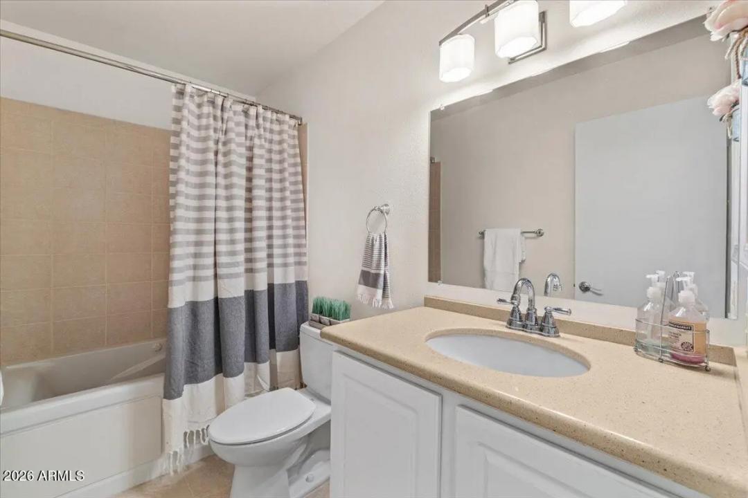 Real Estate Picture 11