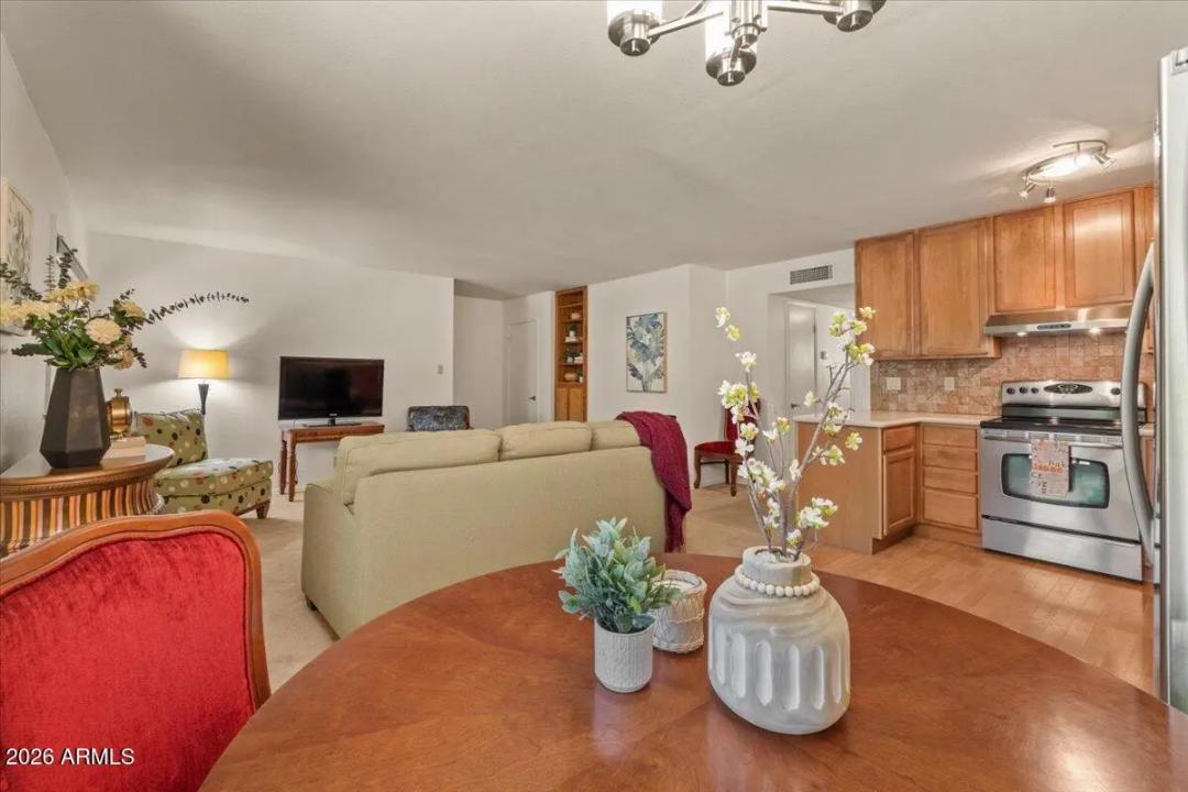 Real Estate Picture 7