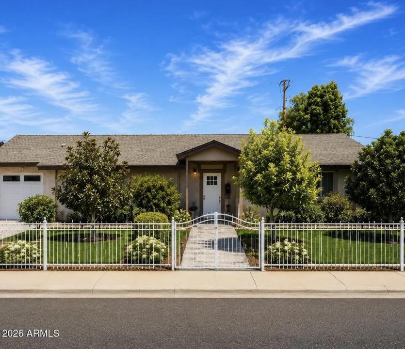 1826 W ORAIBI Drive Phoenix AZ 85027