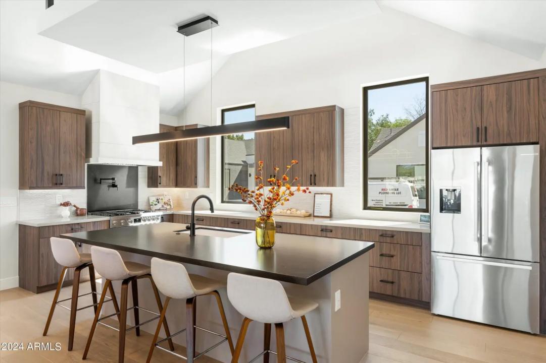 Real Estate Picture 6