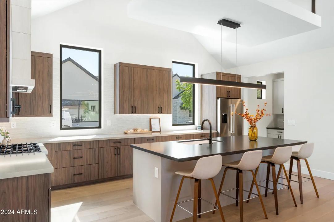 Real Estate Picture 11