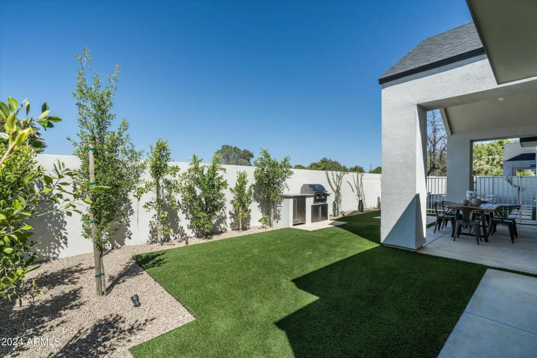 Real Estate Picture 28