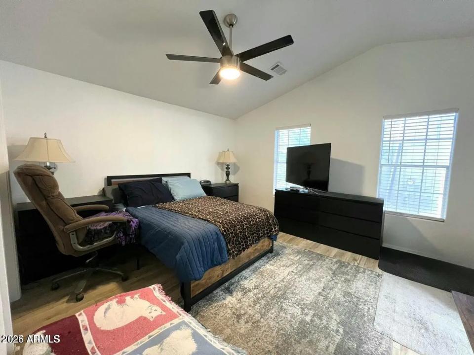 Real Estate Picture 4