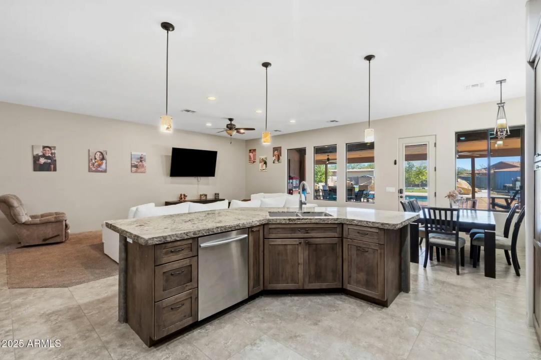 Real Estate Picture 17