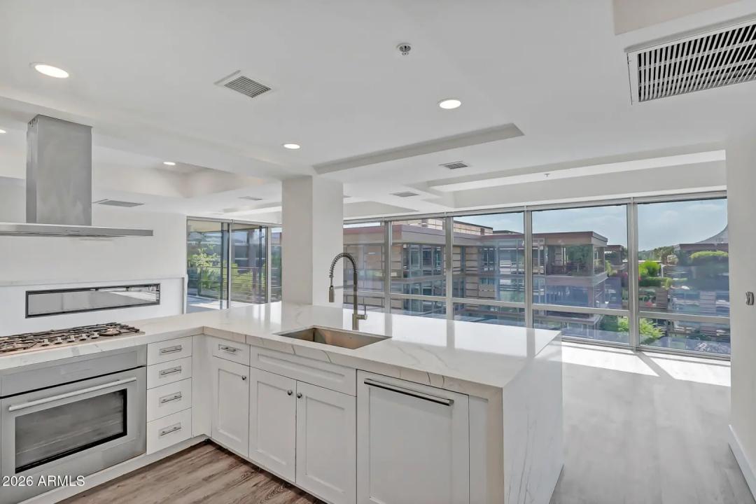 Real Estate Picture 9