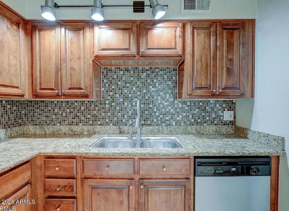 Real Estate Picture 15