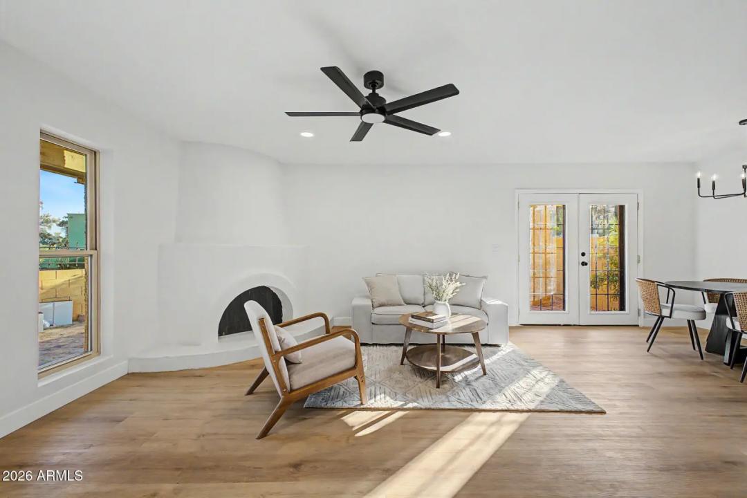 Real Estate Picture 5
