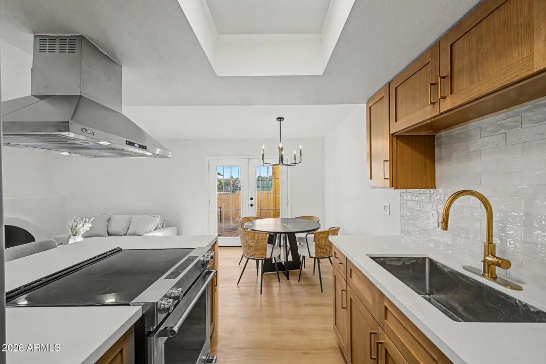 Real Estate Picture 8