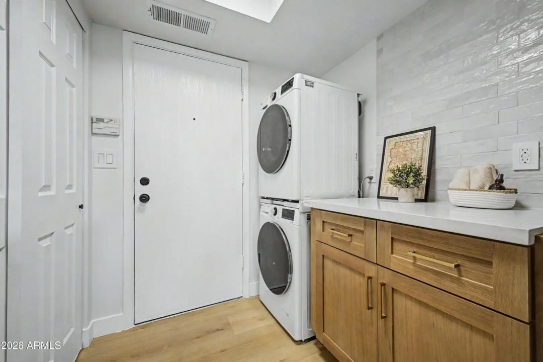 Real Estate Picture 9