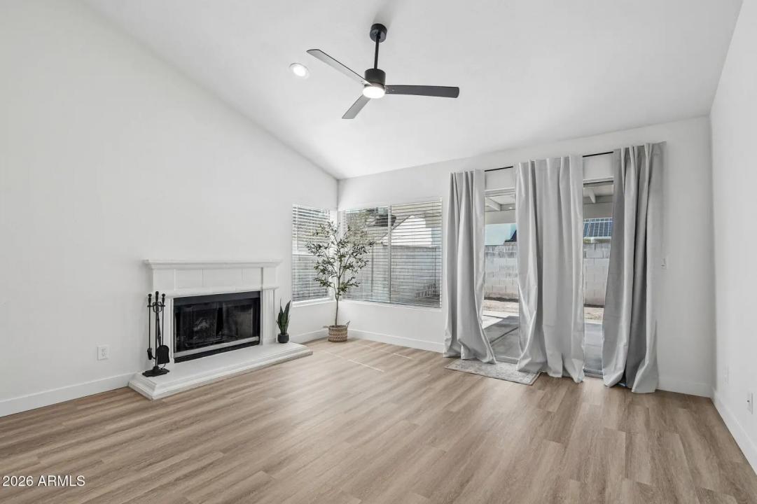 Real Estate Picture 8