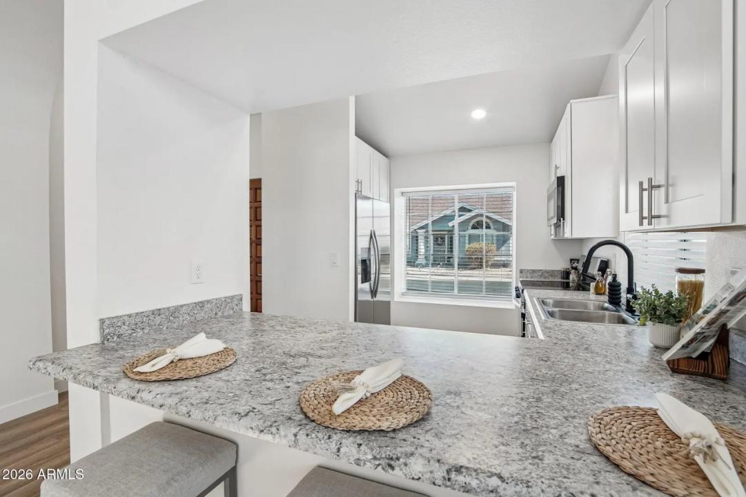 Real Estate Picture 11