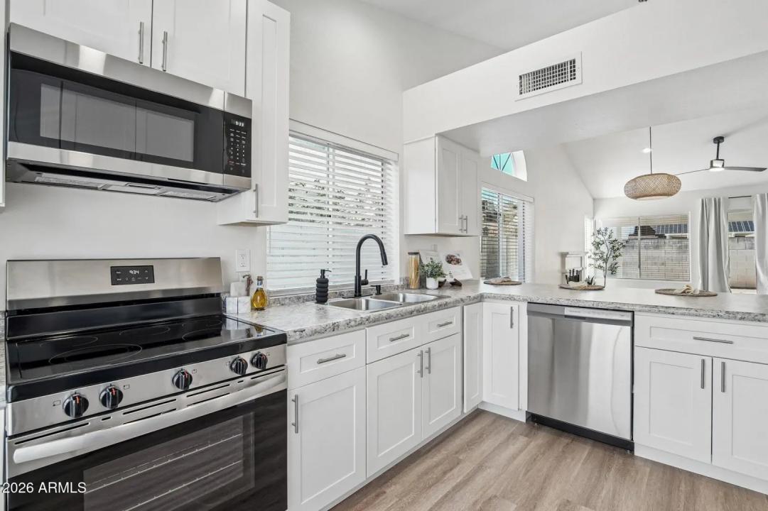 Real Estate Picture 13