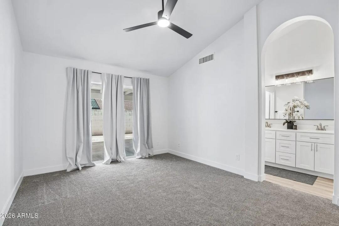 Real Estate Picture 18