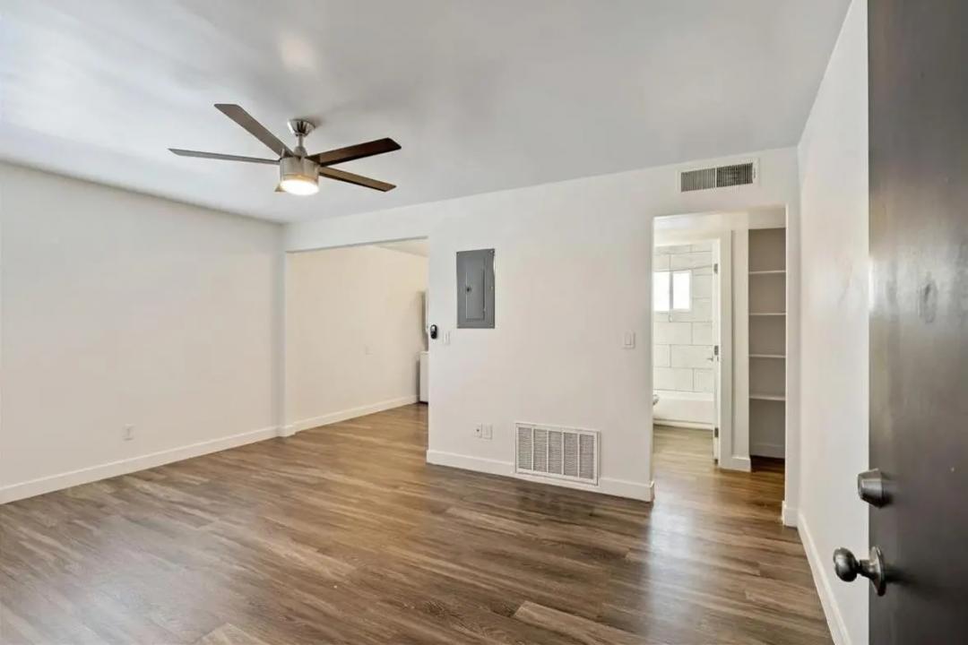 Real Estate Picture 5