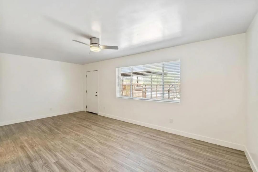 Real Estate Picture 7
