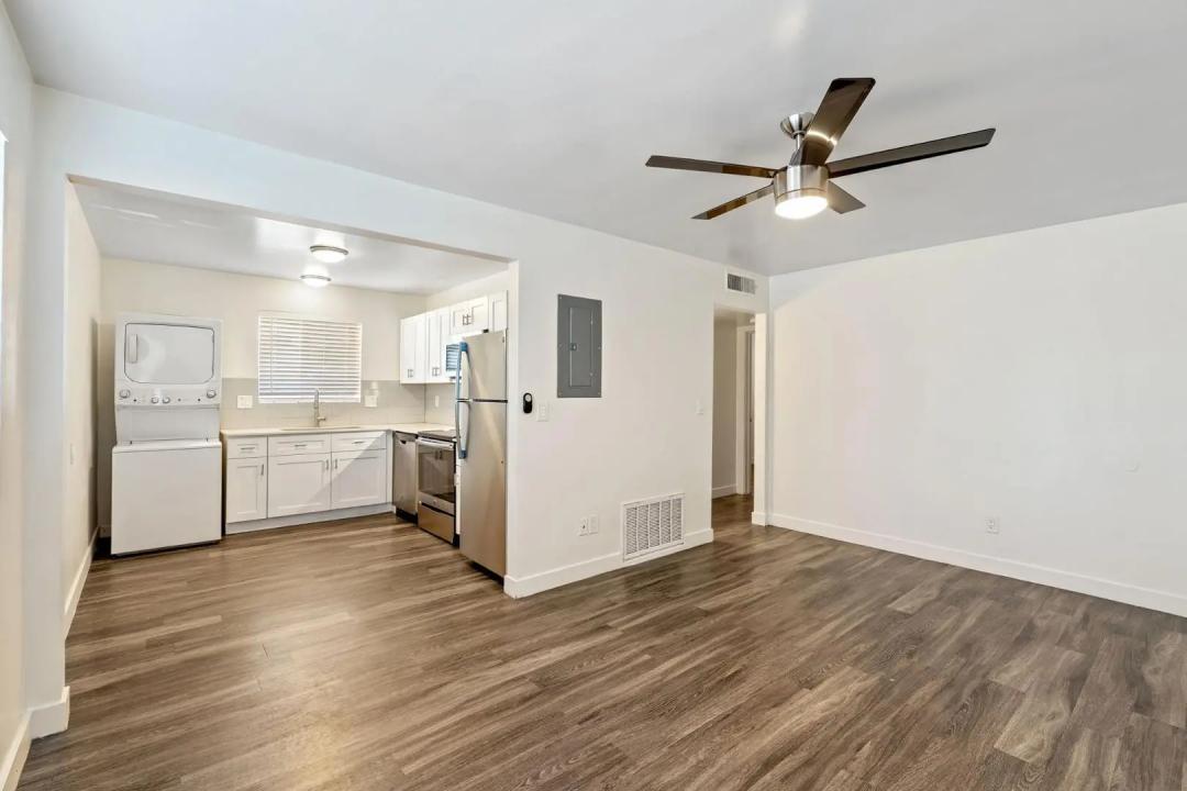 Real Estate Picture 8