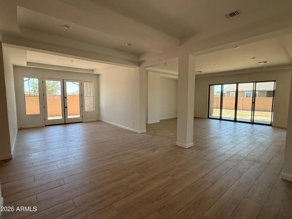 Real Estate Picture 24