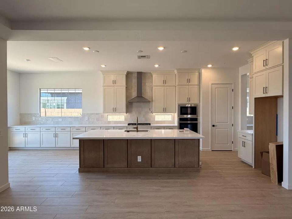 Real Estate Picture 3