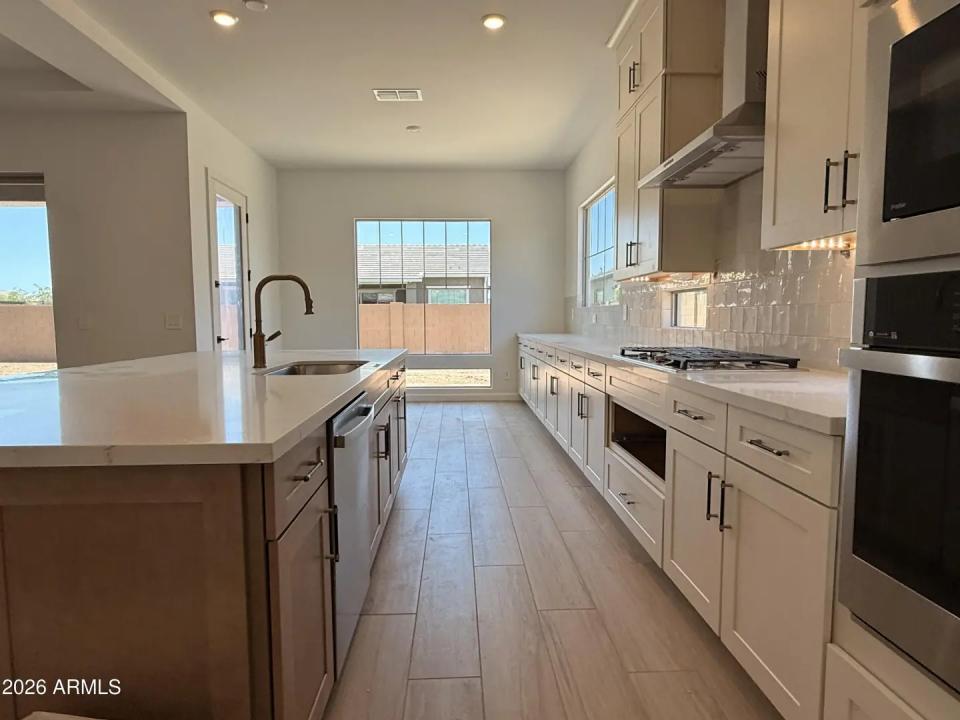 Real Estate Picture 6