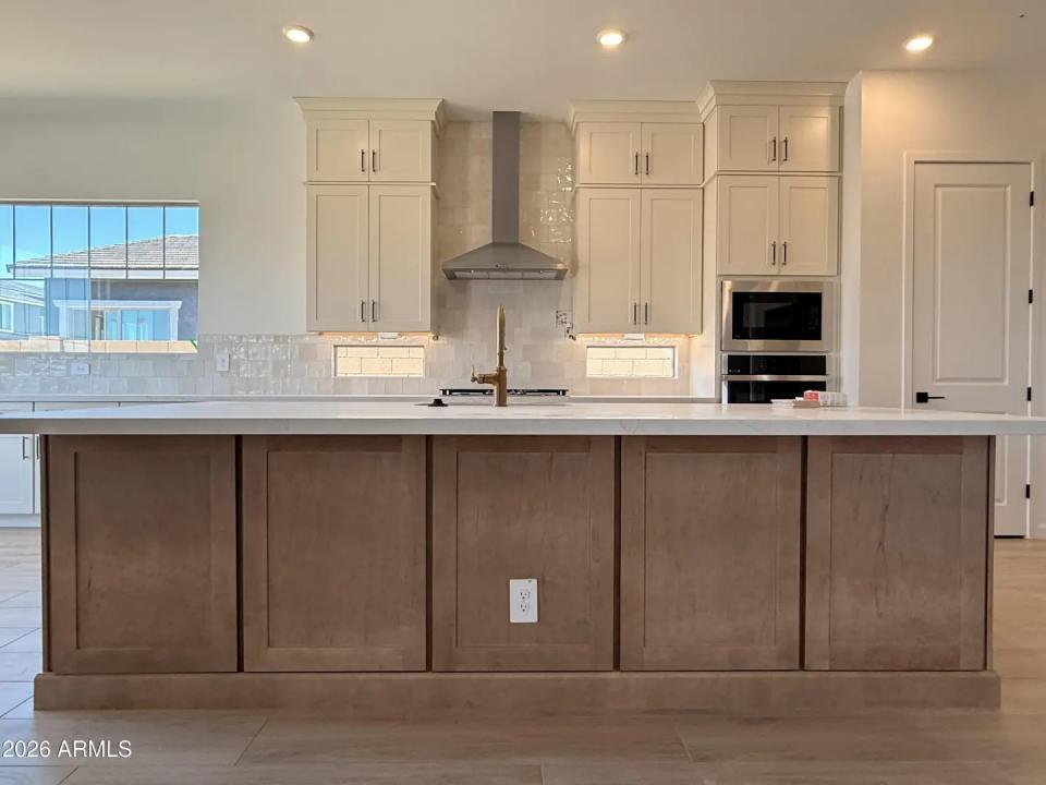 Real Estate Picture 7
