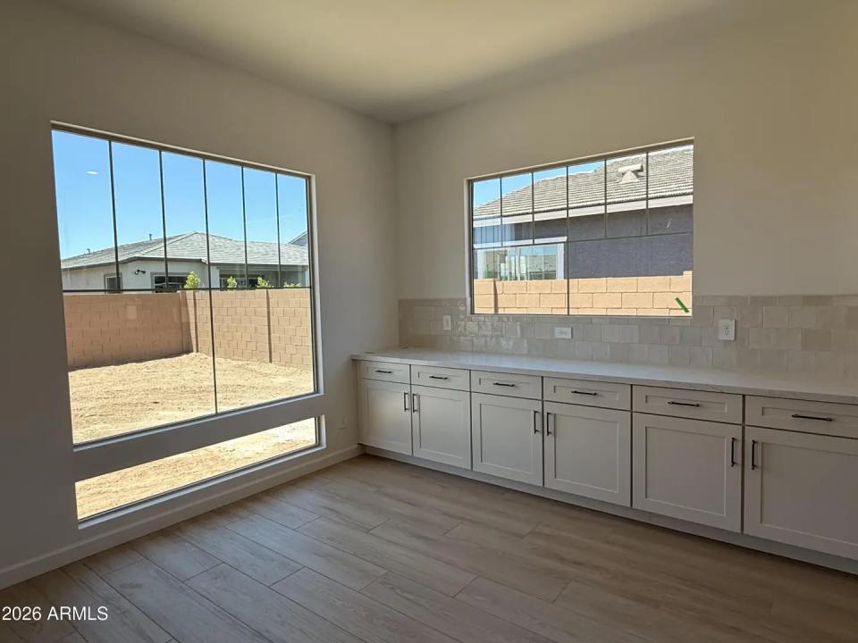 Real Estate Picture 14