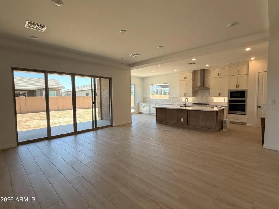 Real Estate Picture 15