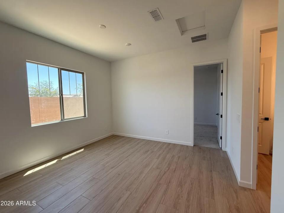 Real Estate Picture 18